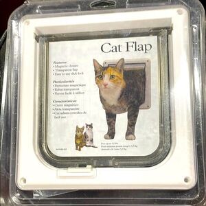PetSafe Cat Flap magnetic closure transparent flap easy slide lock 7.5” square